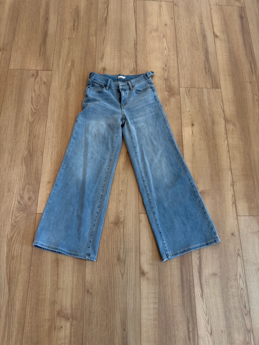Classic Wide-Leg Women's Jeans in Light Blue